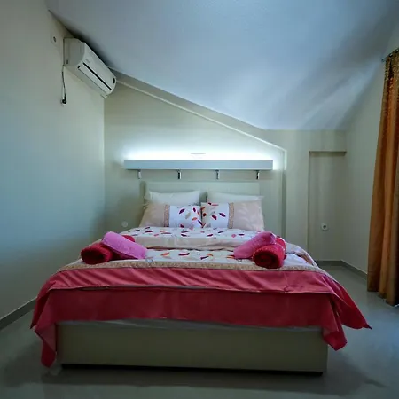 Tea Petrusevski Guest house *